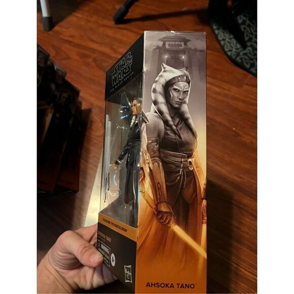 New. Star Wars action figure. ￼ AHSOKA TANO - Picture 2 of 5